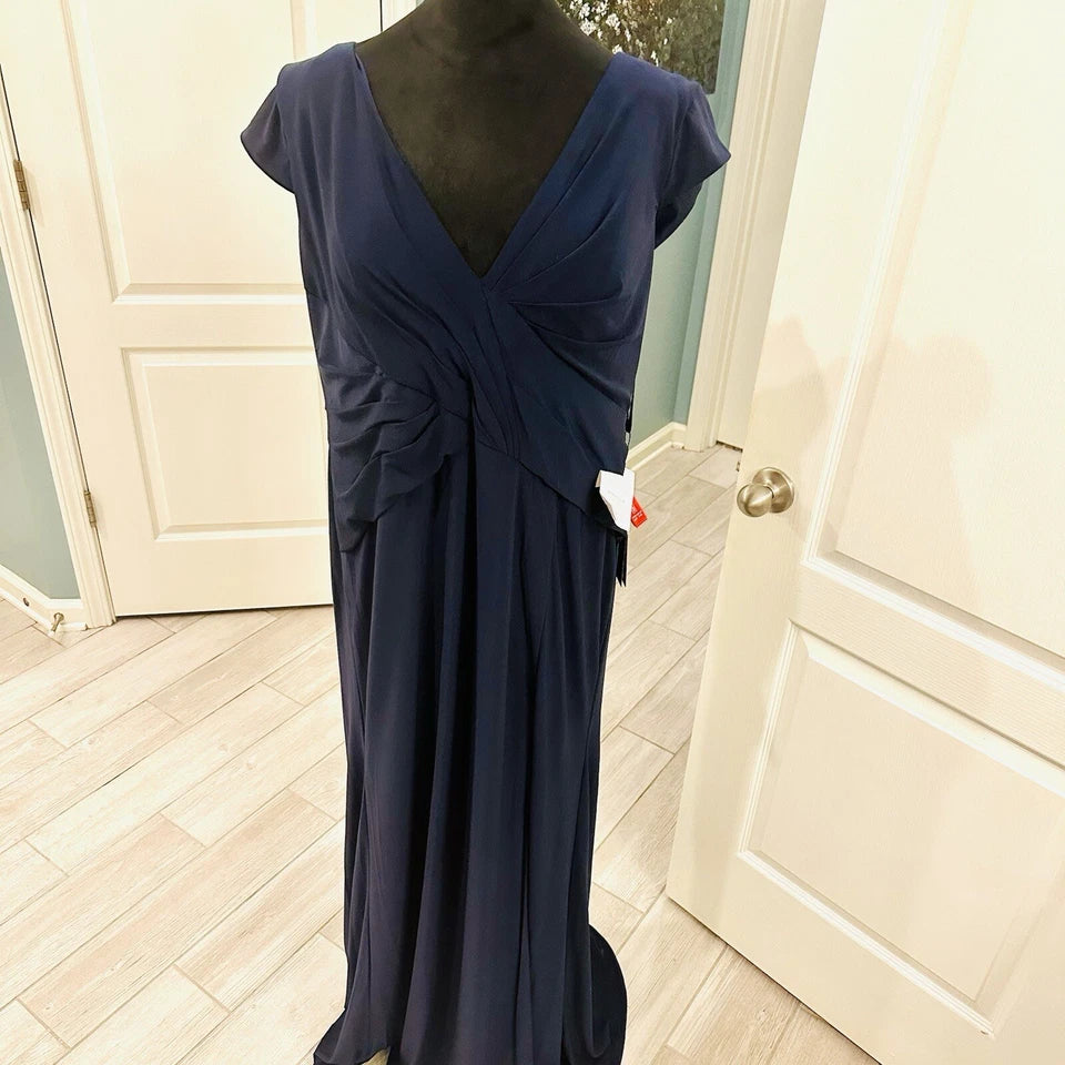 Mac Duggal V-Neck Ruched Jersey Gown in Navy Blue