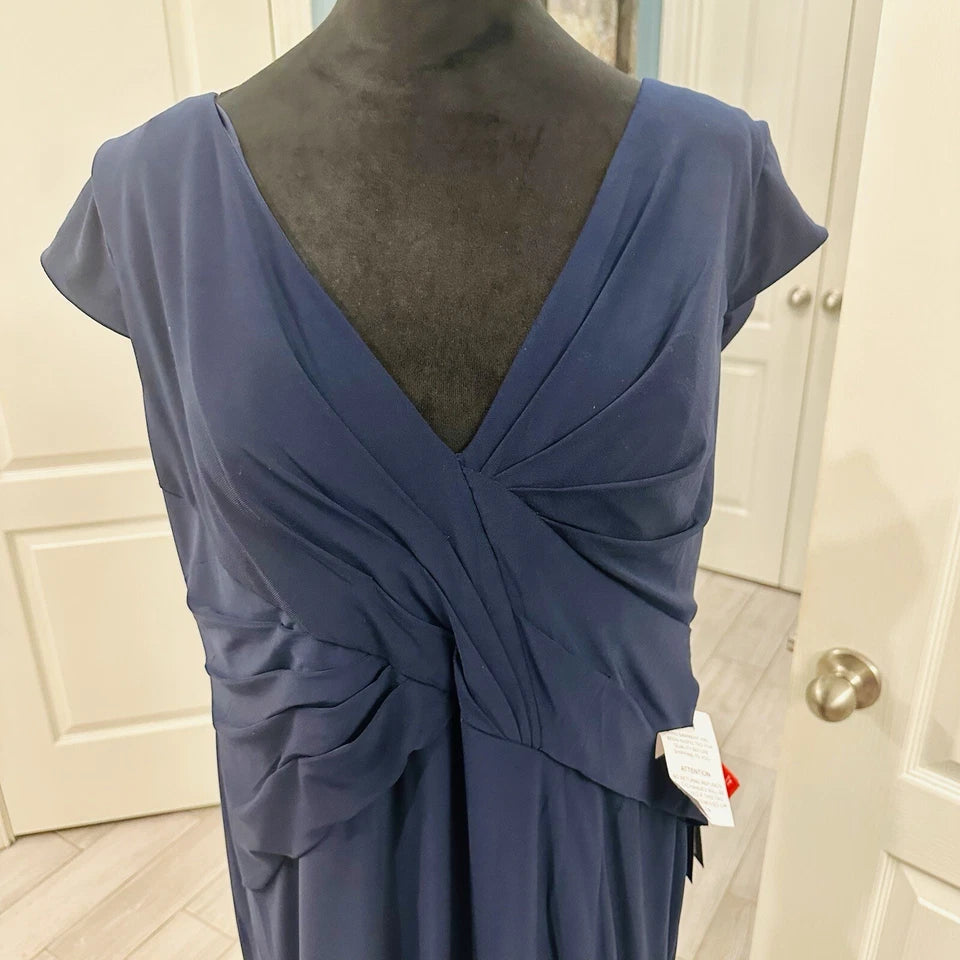 Mac Duggal V-Neck Ruched Jersey Gown in Navy Blue
